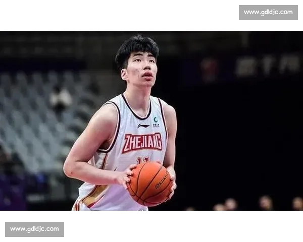 首秀 7 分 8 篮板 余嘉豪:西甲强度让我第一节就喘不上气 首秀 7 分 8 篮板 余嘉豪:西甲强度让我第一节就喘不上气